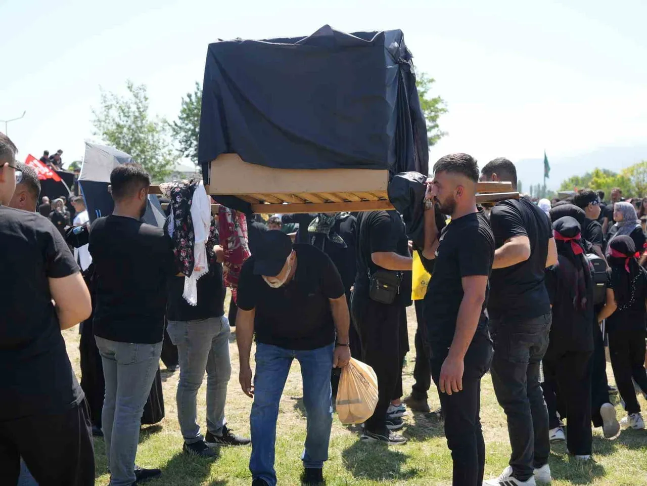 KARS'TA HAZRETİ HÜSEYİN İLE BİRLİKTE KERBELA'DA ŞEHİT EDİLEN 72 YARENİ, ŞEHADETLERİNİN 1387'NCİ...