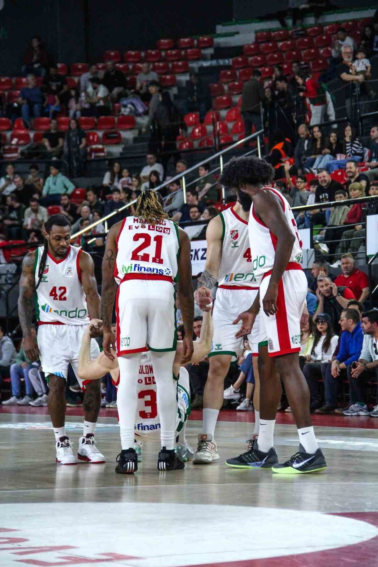 KARŞIYAKA, BASKETBOL SÜPER LİGİ’NİN 25. HAFTASINDA YARIN BEŞİKTAŞ’A KONUK OLACAK.