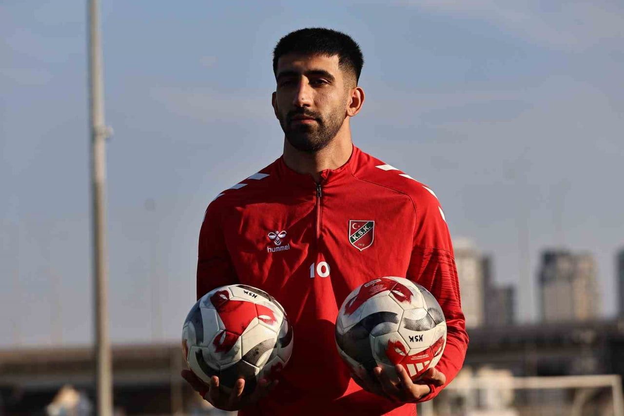 KARŞIYAKA, ERHAN ÖZTÜRK İLE YENİDEN ANLAŞTI