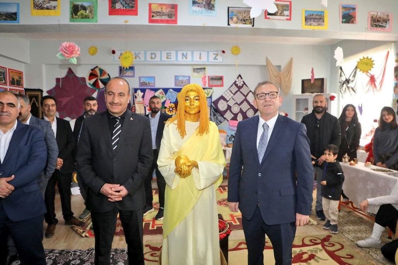 KARS’TA “7 BÖLGE, TEK RUH” SERGİSİ YOĞUN İLGİ GÖRDÜ(KARS-İHA)