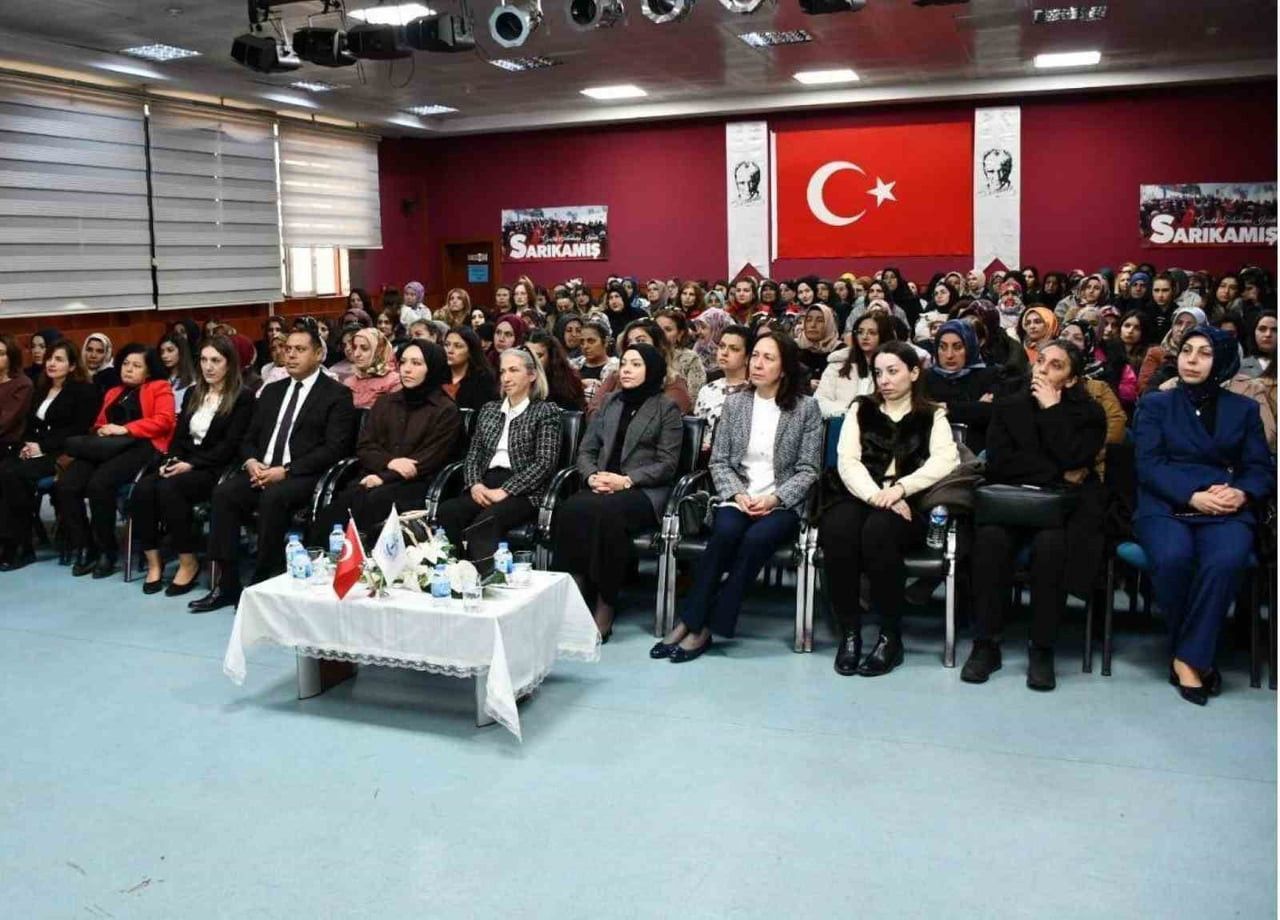 KARS’TA KORUYUCU AİLE HİZMETİ İÇİN FARKINDALIK TOPLANTISI DÜZENLENDİ(KARS-İHA)