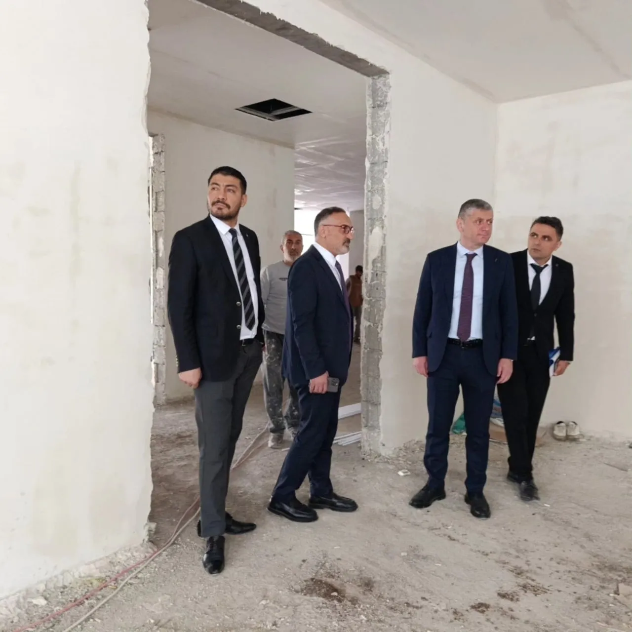 KARS’TA KÜTÜPHANE YATIRIMLARI YERİNDE İNCELENDİ(KARS-İHA)