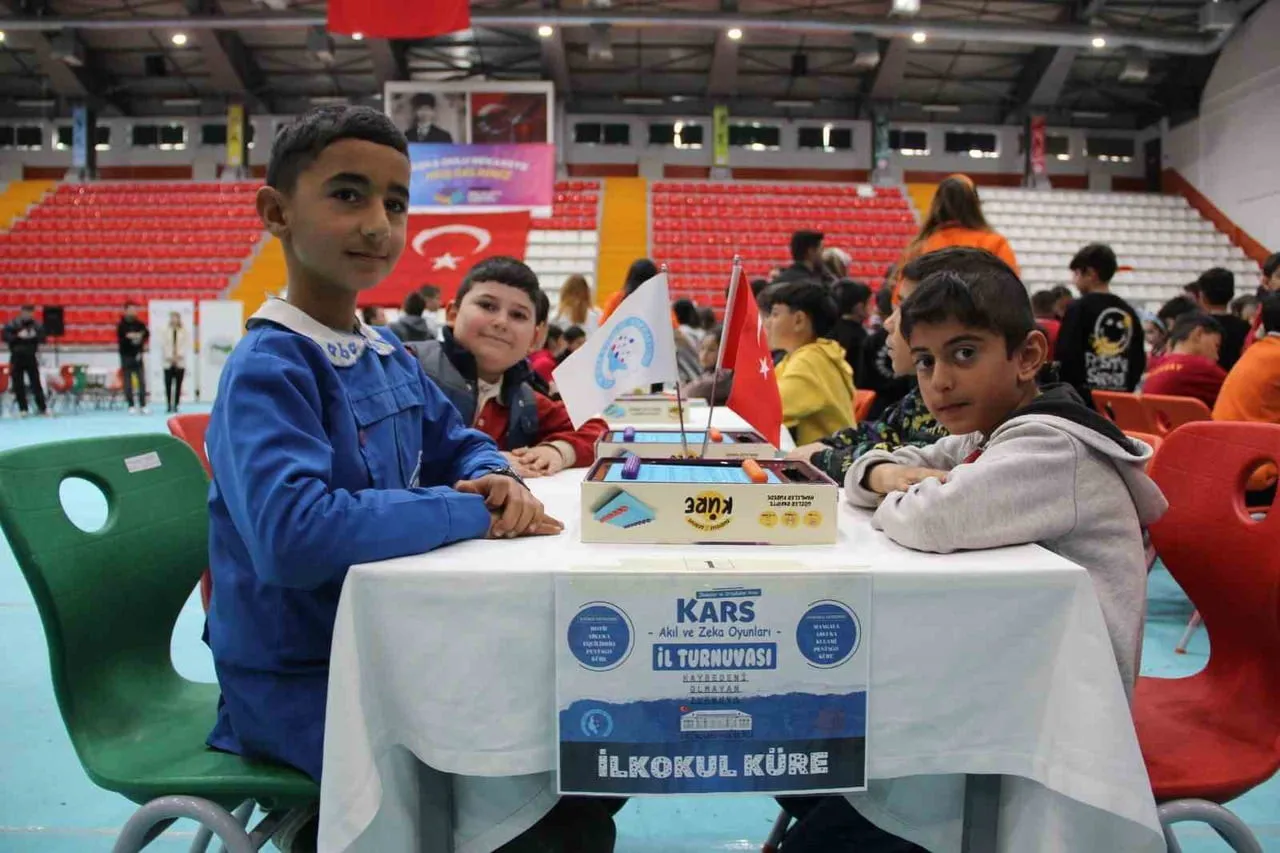KARS’TA ZEKA DOLU REKABET: 400 ÖĞRENCİ AKIL OYUNLARINDA YARIŞTI(KARS-İHA)