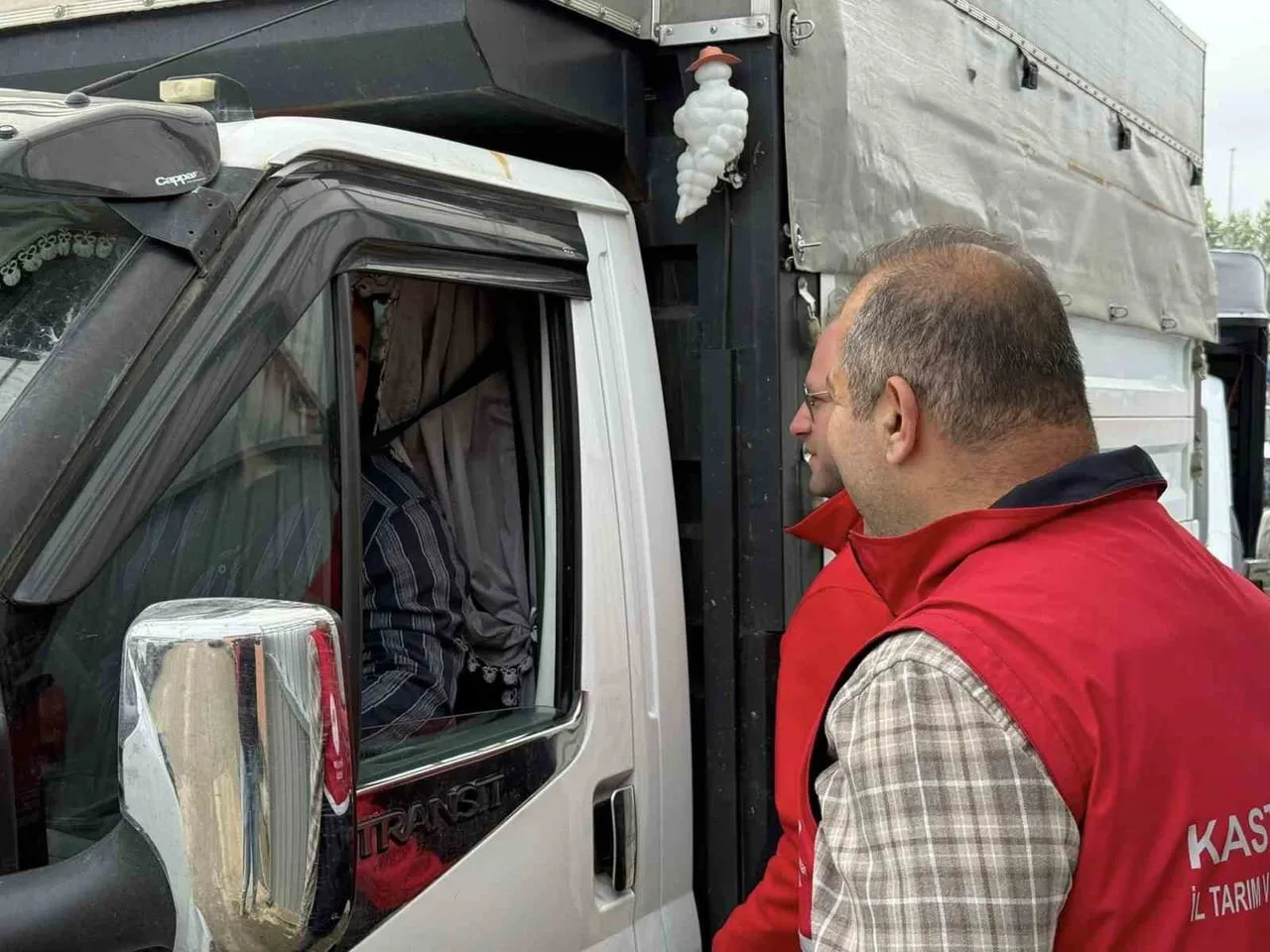 KASTAMONU'DA, KURBAN BAYRAMI ÖNCESİNDE HAYVAN SEVKLERİNE SIKI DENETİM GERÇEKLEŞTİRİLİYOR.