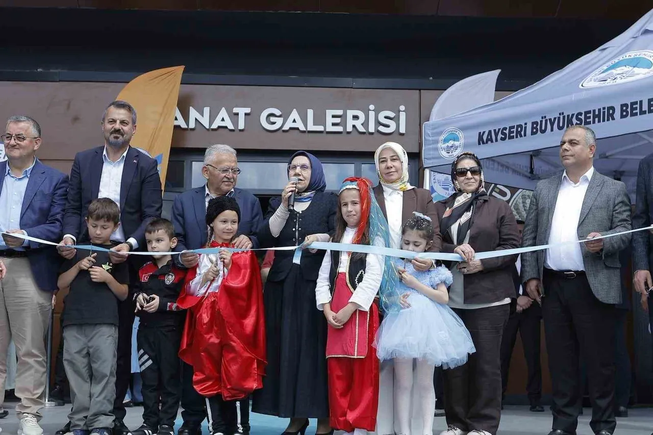 KAYSERİ BÜYÜKŞEHİR BELEDİYE BAŞKANI DR. MEMDUH BÜYÜKKILIÇ, EŞİ DR. NECMİYE BÜYÜKKILIÇ VE İL...