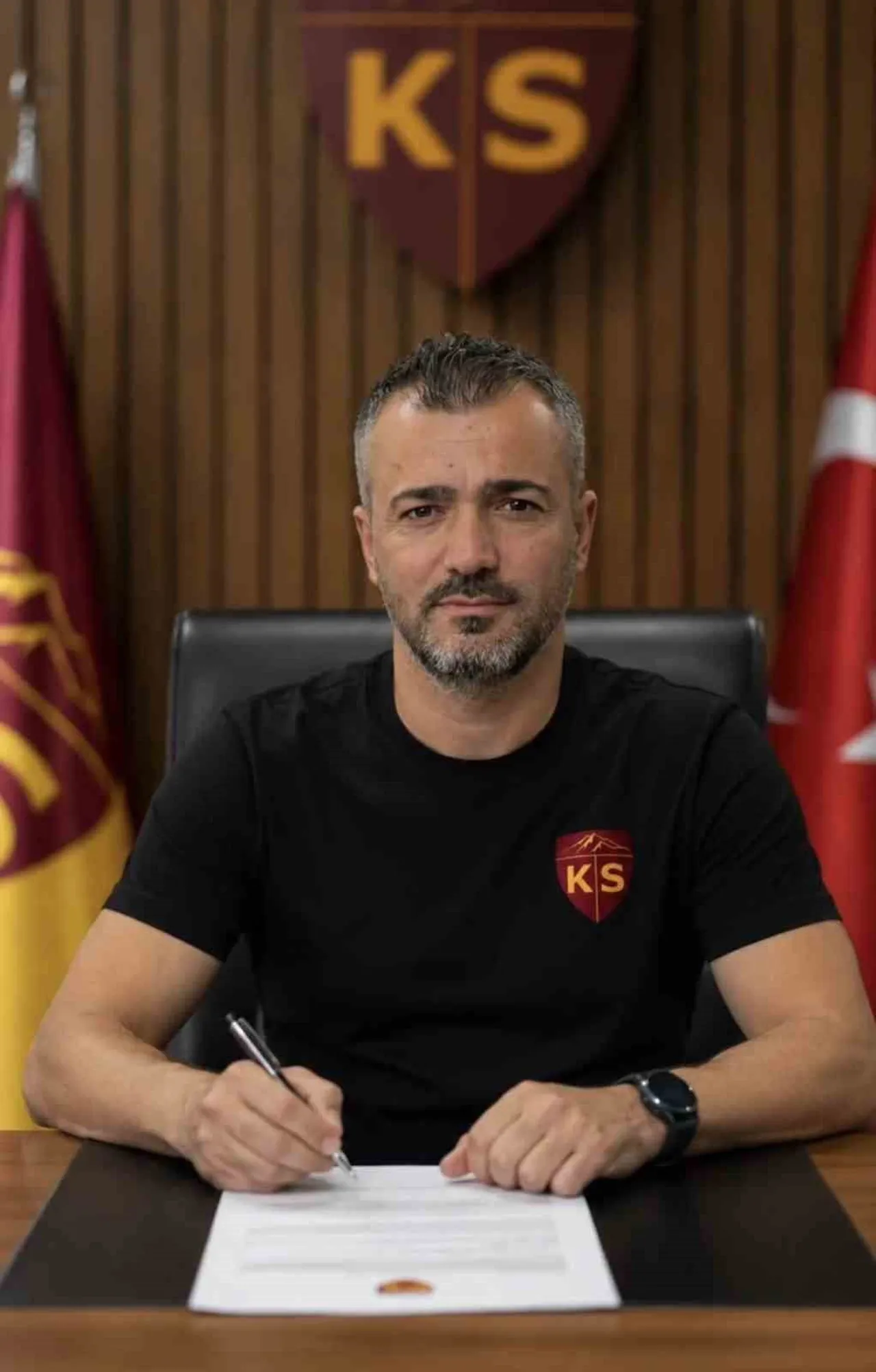KAYSERİ KADIN FK TAKIMININ YENİ ANTRENÖRÜ ENES KARAKAYA OLDU.