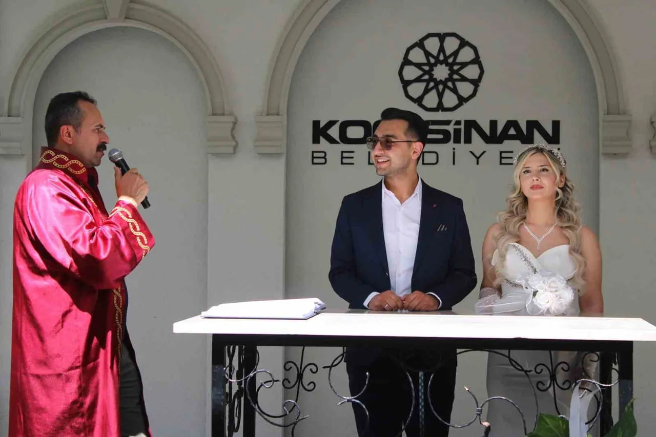 KAYSERİ'DE EVLİLİK TARİHLERİNİ UNUTULMAZ KILMAK BİRÇOK ÇİFT NİKAH TÖRENİ İÇİN 26.06.2026'YI TERCİH...