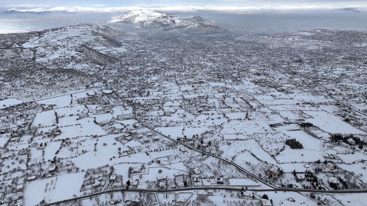 Kayseri'de son günlerde etkili olan kar yağışıyla beyaza bürünen UNESCO Dünya Mirası Geçici...