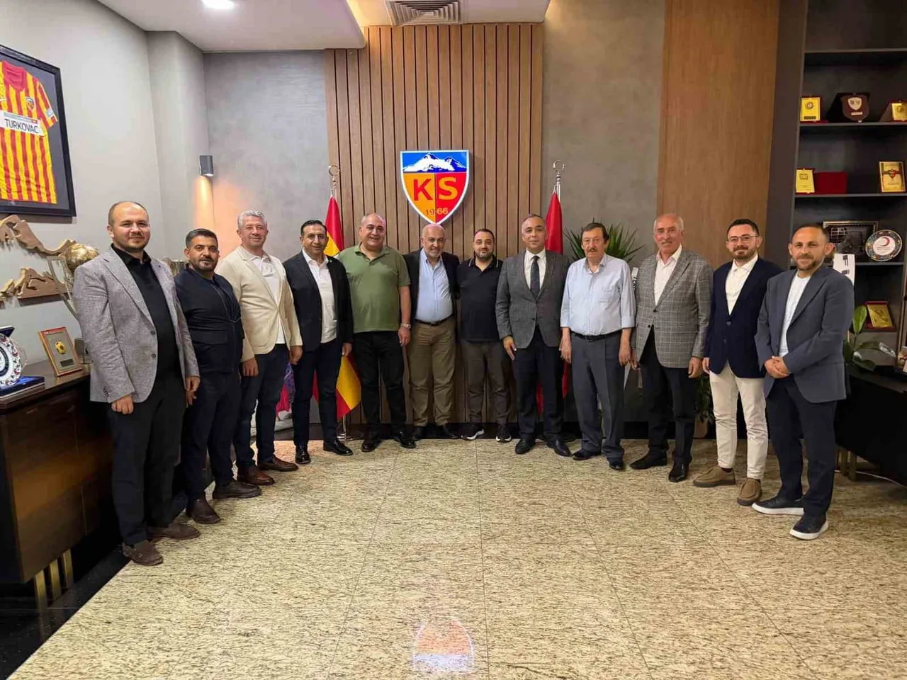 KAYSERİSPOR YÖNETİM KURULU, BAŞKAN ALİ ÇAMLI BAŞKANLIĞINDA RECEP MAMUR TESİSLERİ’NDE İLK YÖNETİM...