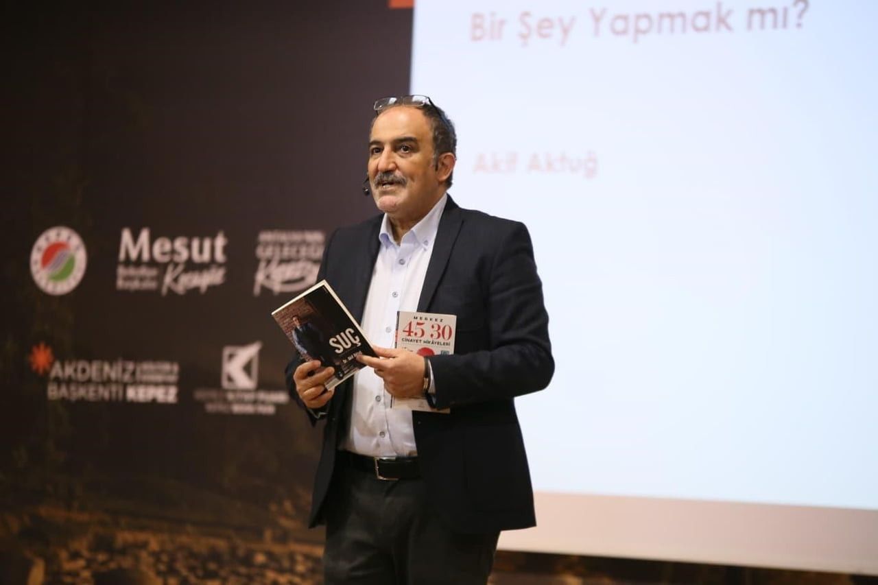 KEPEZ KİTAP FUARI’NDA DÜZENLENEN SÖYLEŞİDE EMEKLİ EMNİYET MÜDÜRÜ VE YAZAR AKİF AKTUĞ, HAYAT...