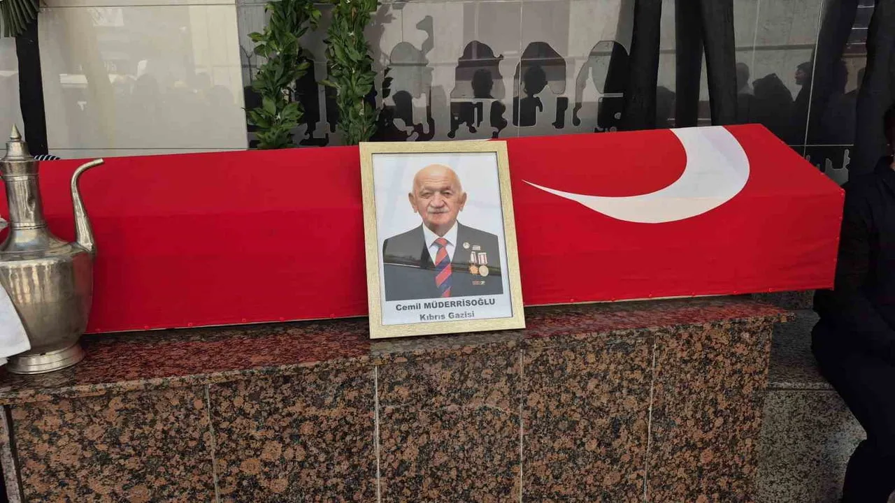 KIBRIS GAZİSİ CEMİL MÜDERRİSOĞLU, 85 YAŞINDA HAYATINI KAYBETTİ. KIBRIS GAZİSİ MÜDERRİSOĞLU İÇİN...