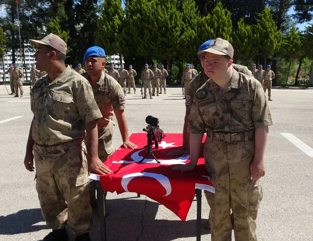 KİLİS’TE ENGELLİ GENÇLER TEMSİLİ ASKERLİK YAPTI
