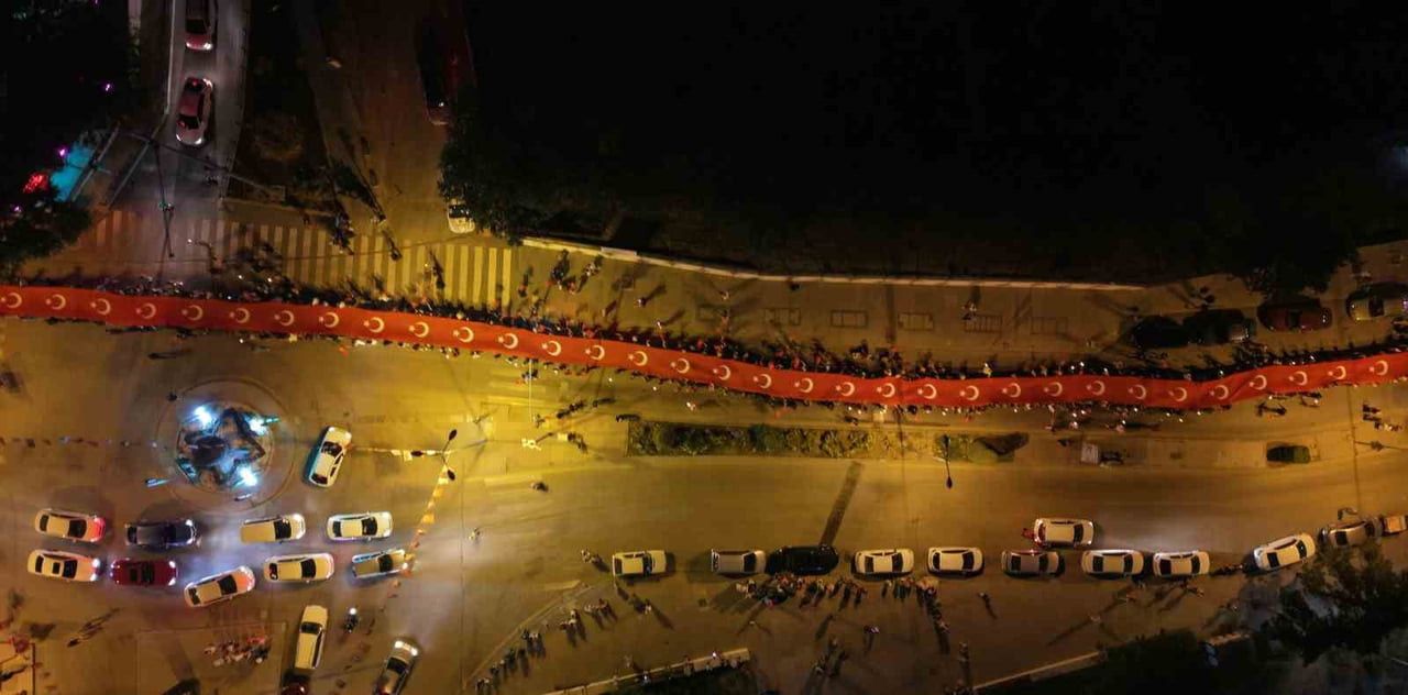 KIRIKKALE'DE 15 TEMMUZ DEMOKRASİ VE MİLLİ BİRLİK GÜNÜ DOLAYISIYLA VATANDAŞLAR, TÜRK BAYRAKLARIYLA...