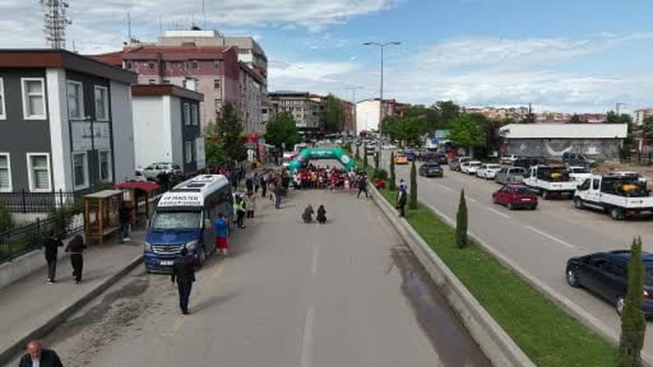 Kırıkkale’de vatandaşlar halk koşusunda yarıştı