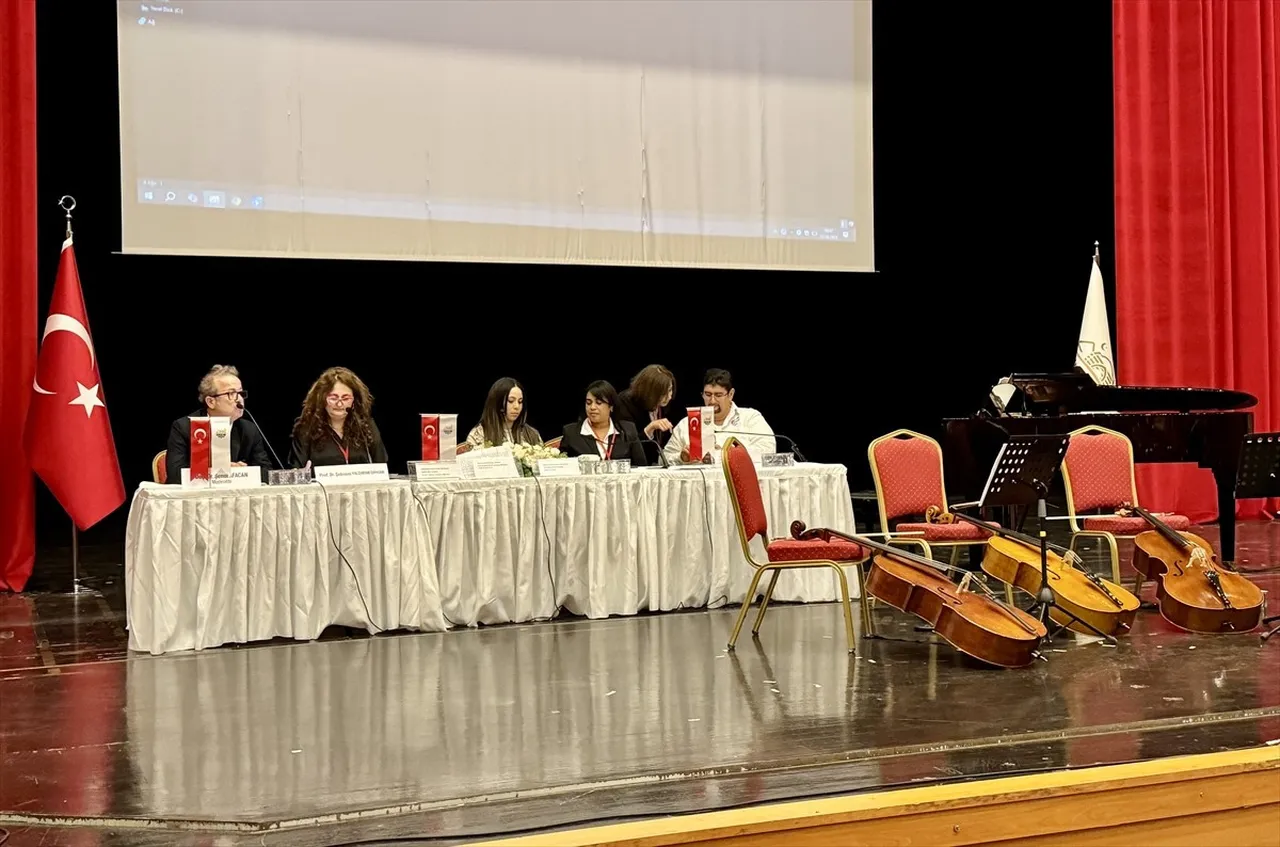 Kırşehir Belediyesinin ev sahipliğinde düzenlenen "UNESCO Uluslararası Genç Müzisyenler...