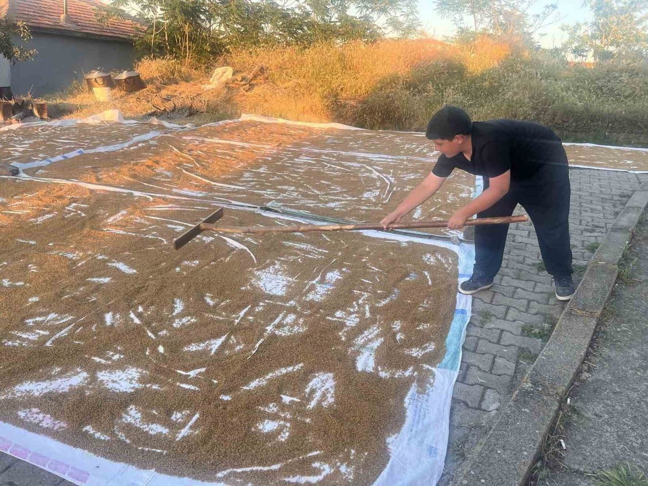 KIRŞEHİR'İN ÇİÇEKDAĞI İLÇESİNDE KIŞ SOFRALARININ VAZGEÇİLMEZLERİ ARASINDA YER ALAN GELENEKSEL...