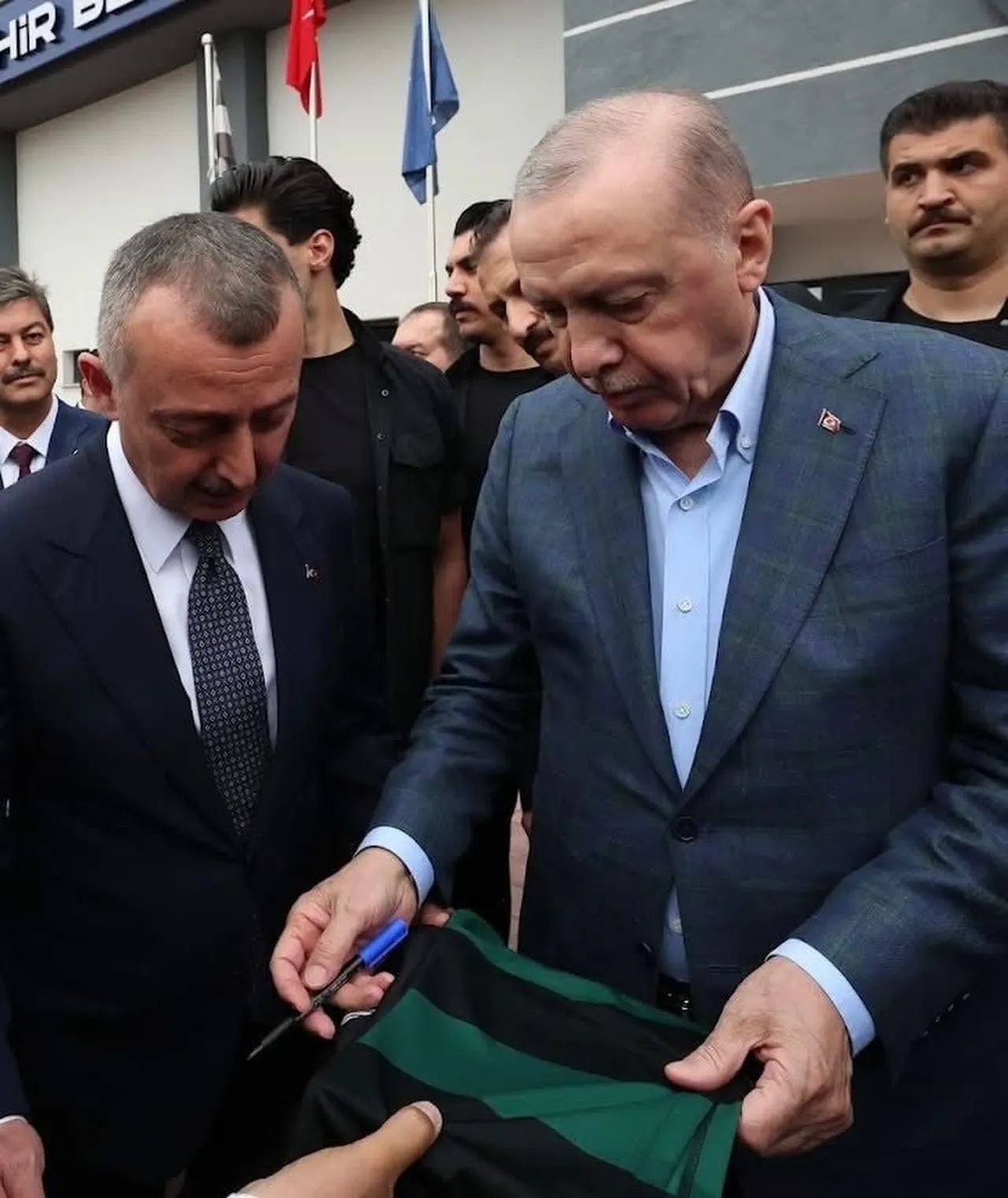 KOCAELİ BÜYÜKŞEHİR BELEDİYE BAŞKANI TAHİR BÜYÜKAKIN, YAPIMI DEVAM EDEN KOCAELİSPOR MÜZESİ'NDE...