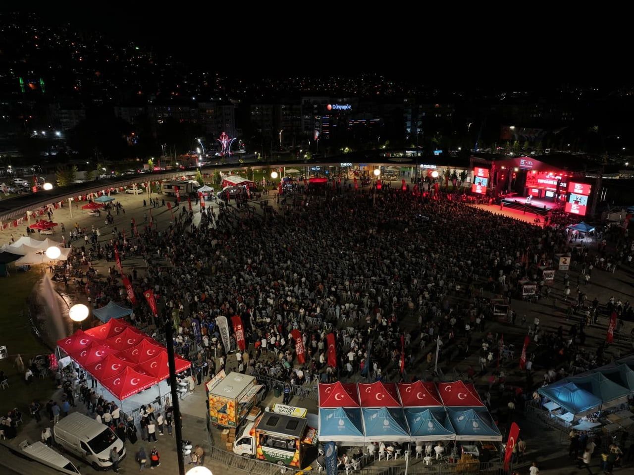 KOCAELİ'DE 15 TEMMUZ DEMOKRASİ VE MİLLİ BİRLİK GÜNÜ ETKİNLİKLERİNİN ADRESİ BU YIL DA ON BİNLERCE...