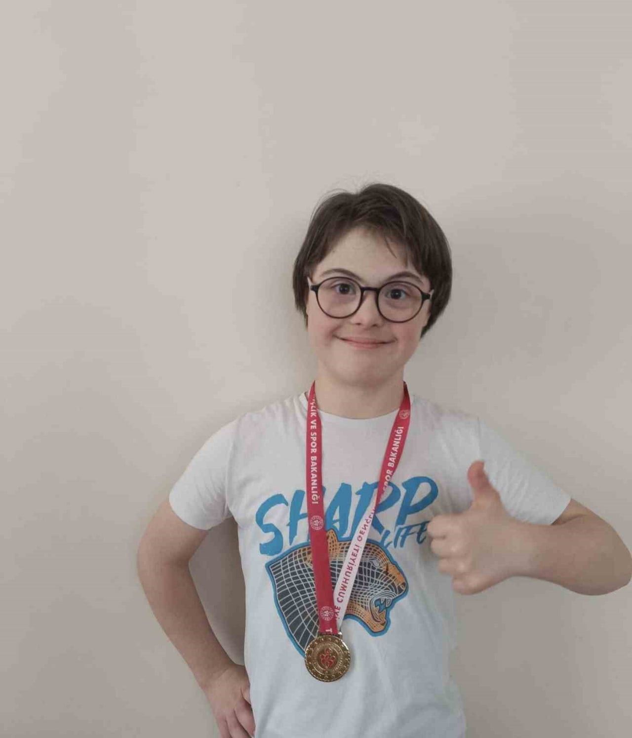 KOCAELİ'DE DÜZENLENEN ÖZEL SPORCULAR YÜZME YARIŞLARINDA 50 METRE SERBEST STİLDE İL BİRİNCİSİ OLAN...