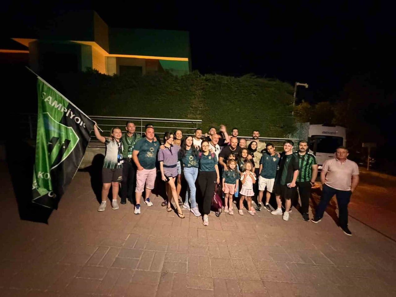 KOCAELİSPOR İLE SÖZLEŞMELERİ SONA EREN VE TAKIMDAN AYRILAN GÖKHAN DEĞİRMENCİ İLE AHMET OĞUZ İÇİN...