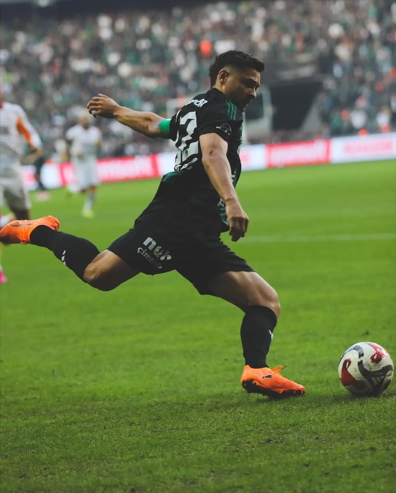 KOCAELİSPOR'DA KAPTAN AHMET OĞUZ KULÜBE VEDA ETTİ. DENEYİMLİ OYUNCU, "BU KULÜBÜN, ARMANIN VE...