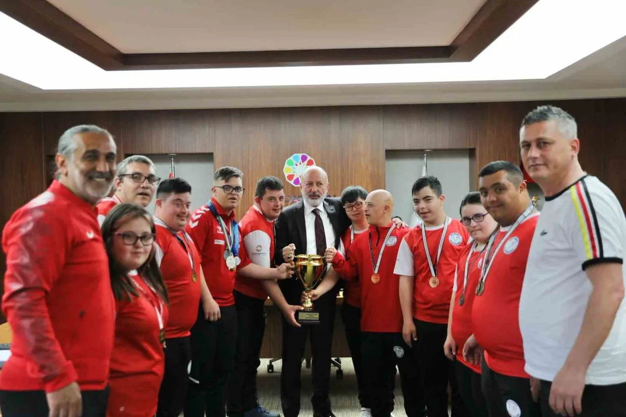 KOCASİNAN BELEDİYE BAŞKANI AHMET ÇOLAKBAYRAKDAR; FUTSAL TÜRKİYE ŞAMPİYONASI’NDA ELDE ETTİKLERİ...