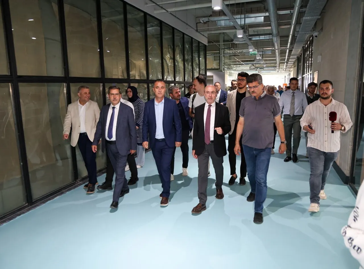 KONYA’NIN MERKEZ SELÇUKLU İLÇE BELEDİYE BAŞKANI AHMET PEKYATIRMACI, KONYA’NIN SPOR ALTYAPISINI...