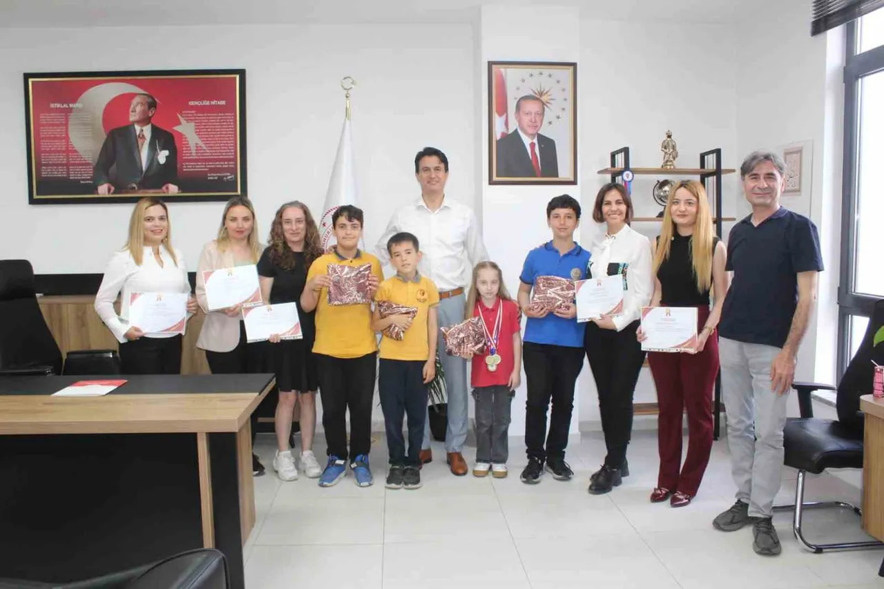 KÖYCEĞİZ’DE AKIL VE ZEKÂ OYUNLARINDA İL BİRİNCİLERİ ÖDÜLLENDİRİLDİ