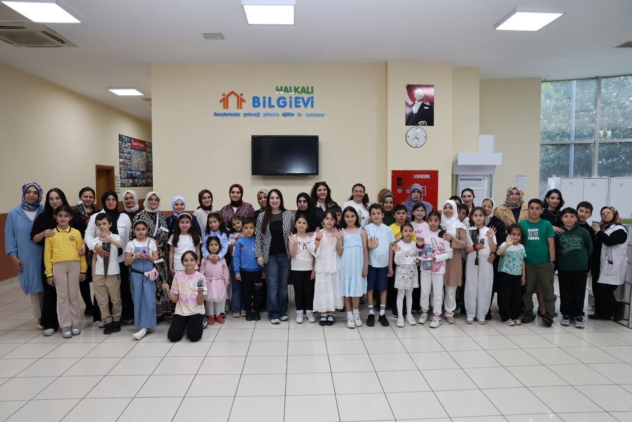 KÜÇÜKÇEKMECE BELEDİYESİ'NİN 10 MAYIS ANNELER GÜNÜ DOLAYISIYLA İLÇE GENELİNDE DÜZENLEDİĞİ...