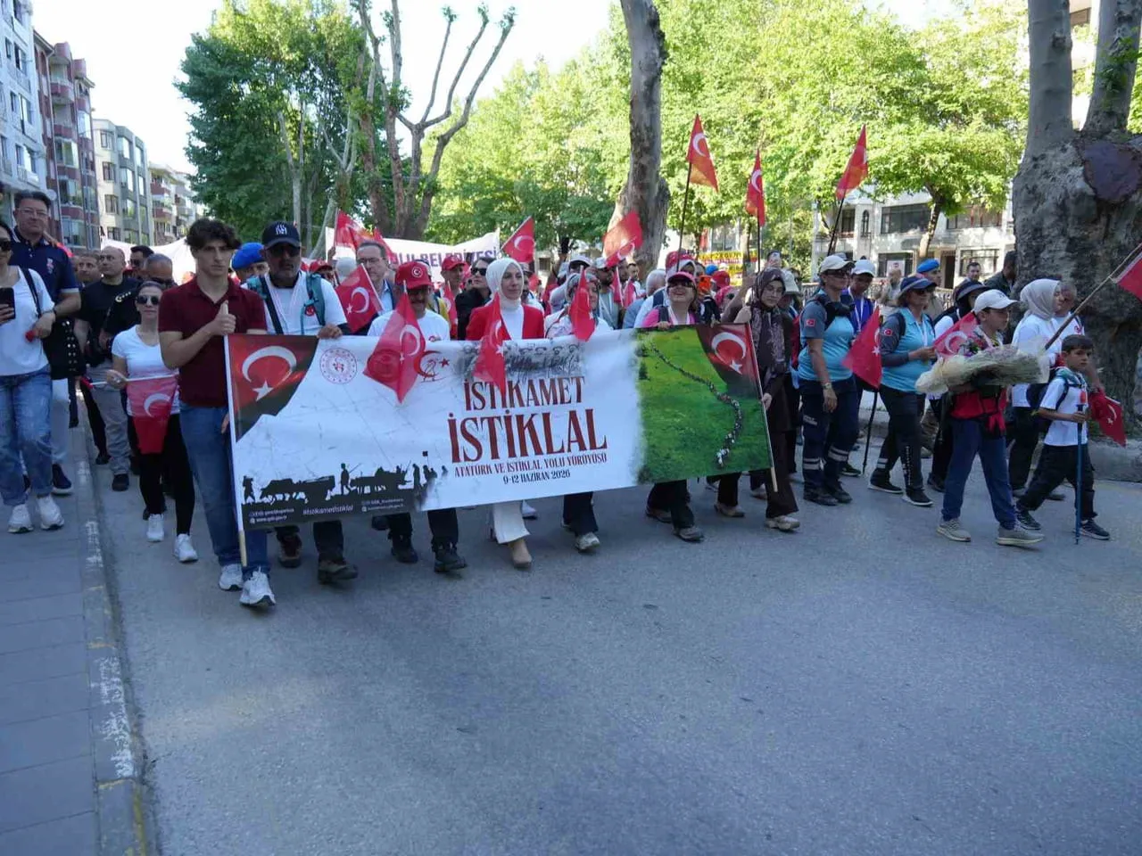 KURTULUŞ SAVAŞI'NDA İNEBOLU LİMANI'NA GELEN SİLAH VE CEPHANENİN ANADOLU'YA SEVK EDİLDİĞİ 95...