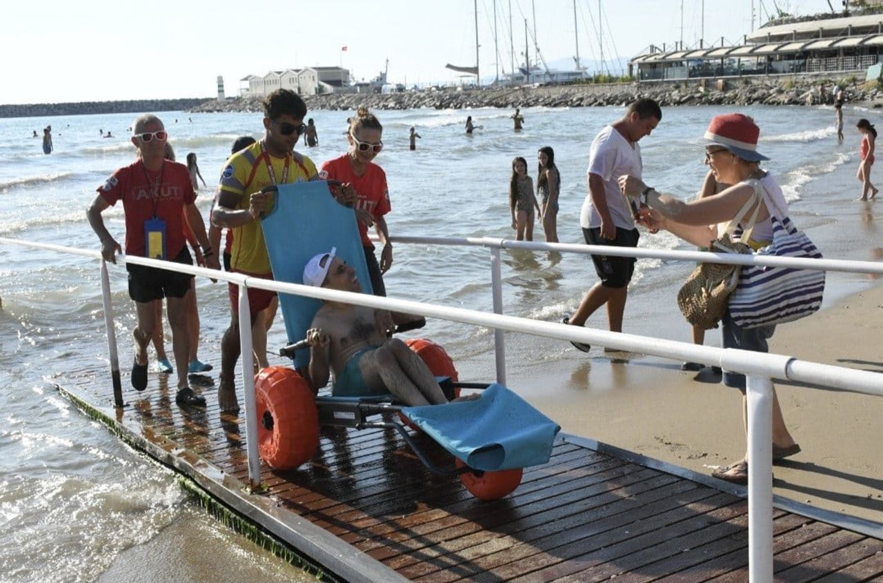 KUŞADASI BELEDİYESİ'NİN, KUŞADASI ROTARY KULÜBÜ VE KUŞADASI TİCARET ODASI'NIN KATKILARIYLA...