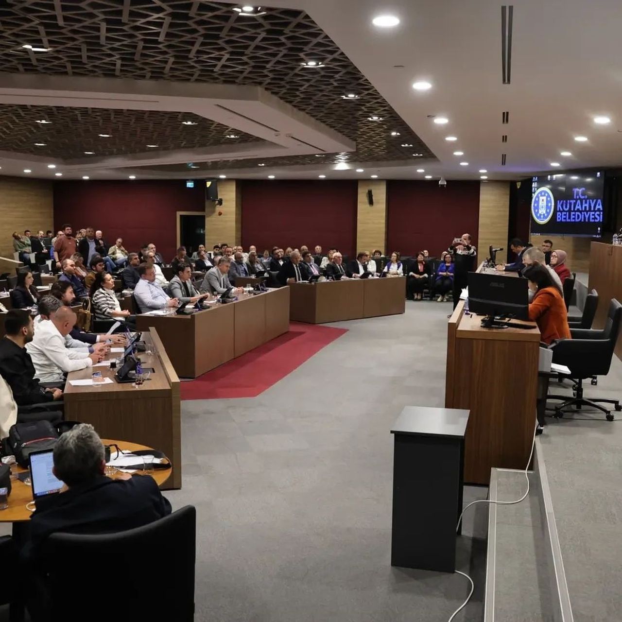 KÜTAHYA BELEDİYE MECLİSİ'NİN OLAĞANÜSTÜ TOPLANTISINDA GÖRÜŞÜLEN "BELEDİYE 2025 MALİ YILI İDARE VE...
