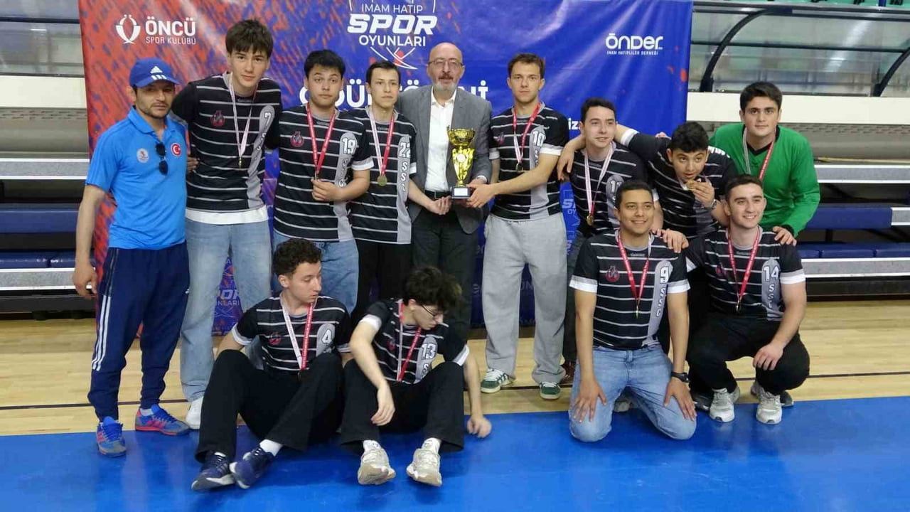 KÜTAHYA'DA İLK KEZ DÜZENLENEN 'İMAM HATİP SPOR OYUNLARI' BÜYÜK HEYECANA SAHNE OLDU
