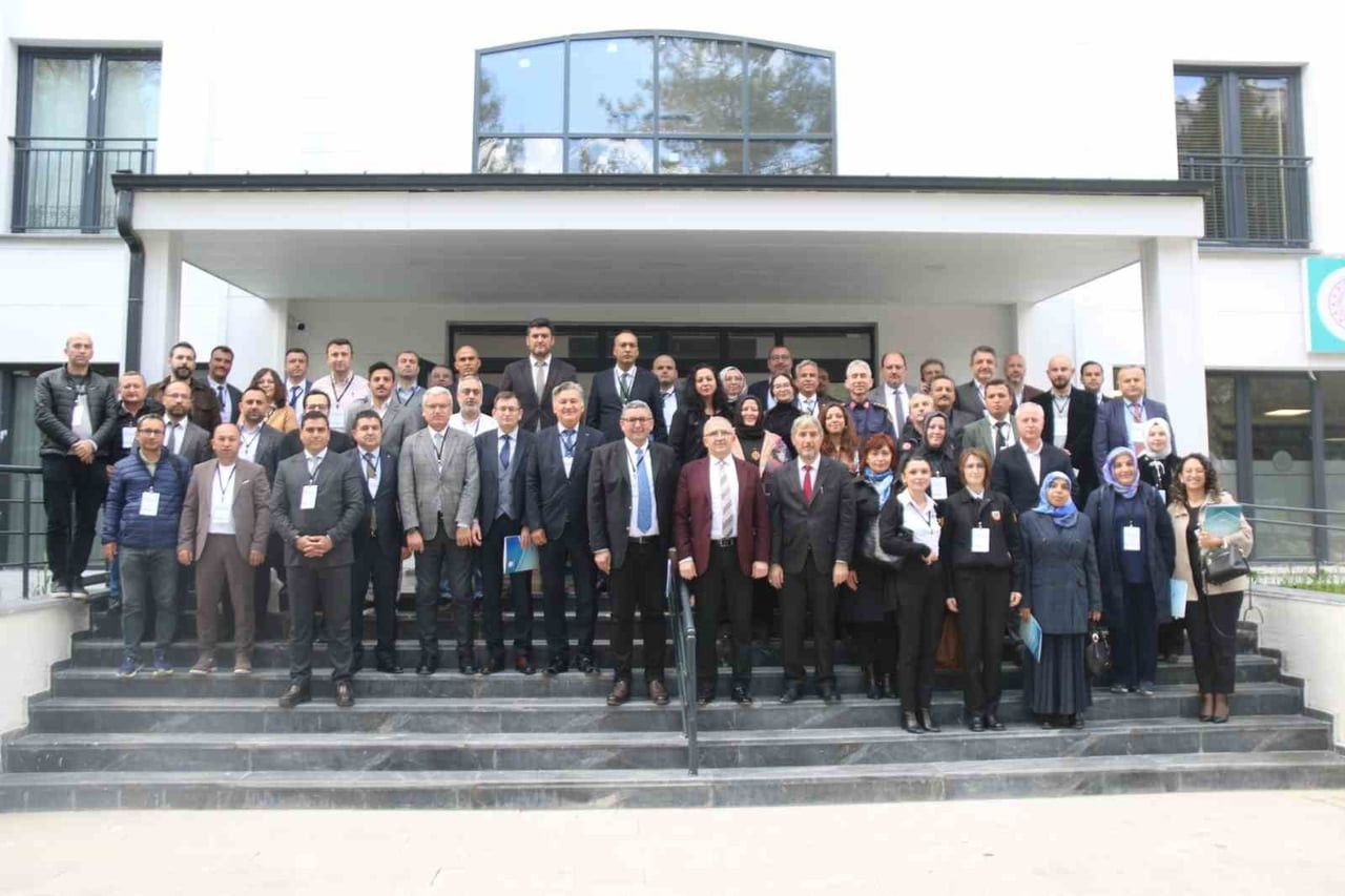 KÜTAHYA'DA OKULLARDA GÜVENLİK İÇİN KAPSAMLI BİR ÇALIŞTAY DÜZENLENDİ