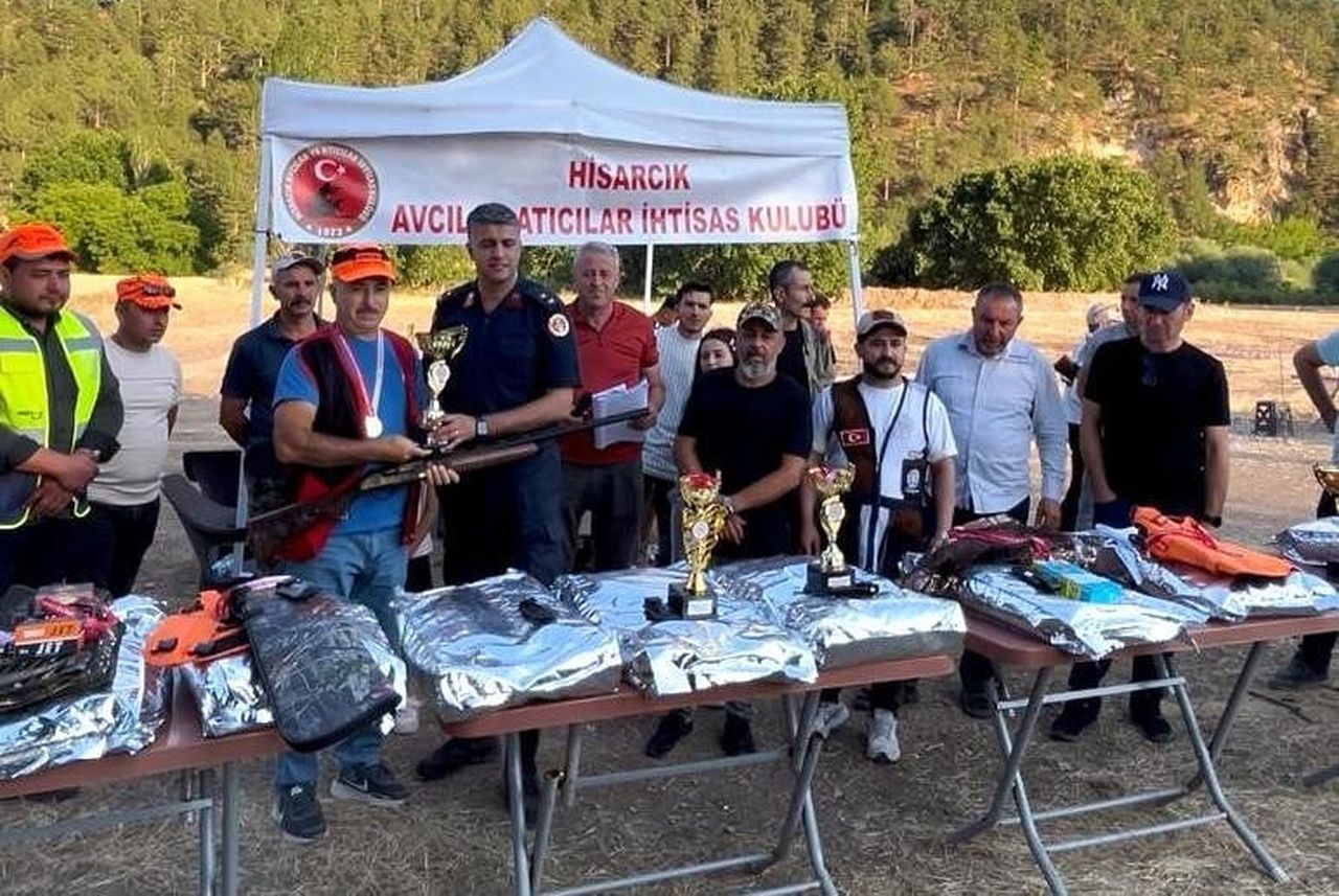 KÜTAHYA'NIN HİSARCIK İLÇESİNDE AVCILIK VE ATICILIK İHTİSAS KULÜBÜ TARAFINDAN DÜZENLENEN ATIŞ...