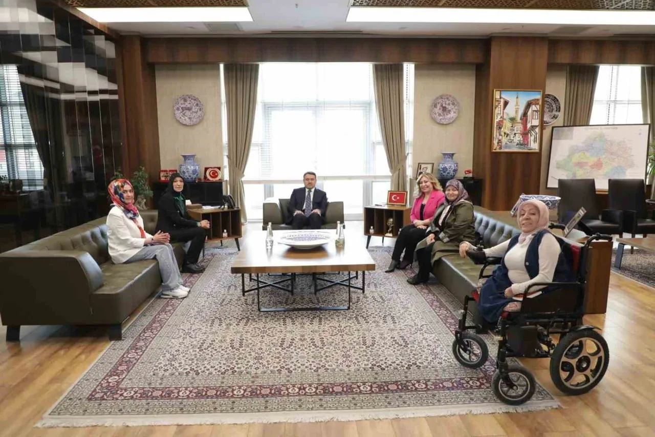 KÜTAHYA’DA "AFETLERDE ERİŞİLEBİLİRLİK PROJESİ" VALİLİKTE TANITILDI