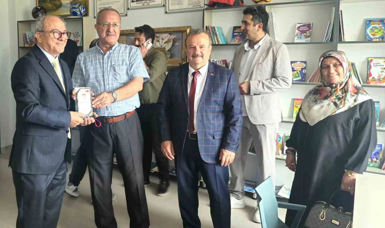 KÜTAHYALI ZEKİ AKTÜRK’TEN TÜRKİYE GENELİNDE 342. KÜTÜPHANE KONYA’DA AÇILDI