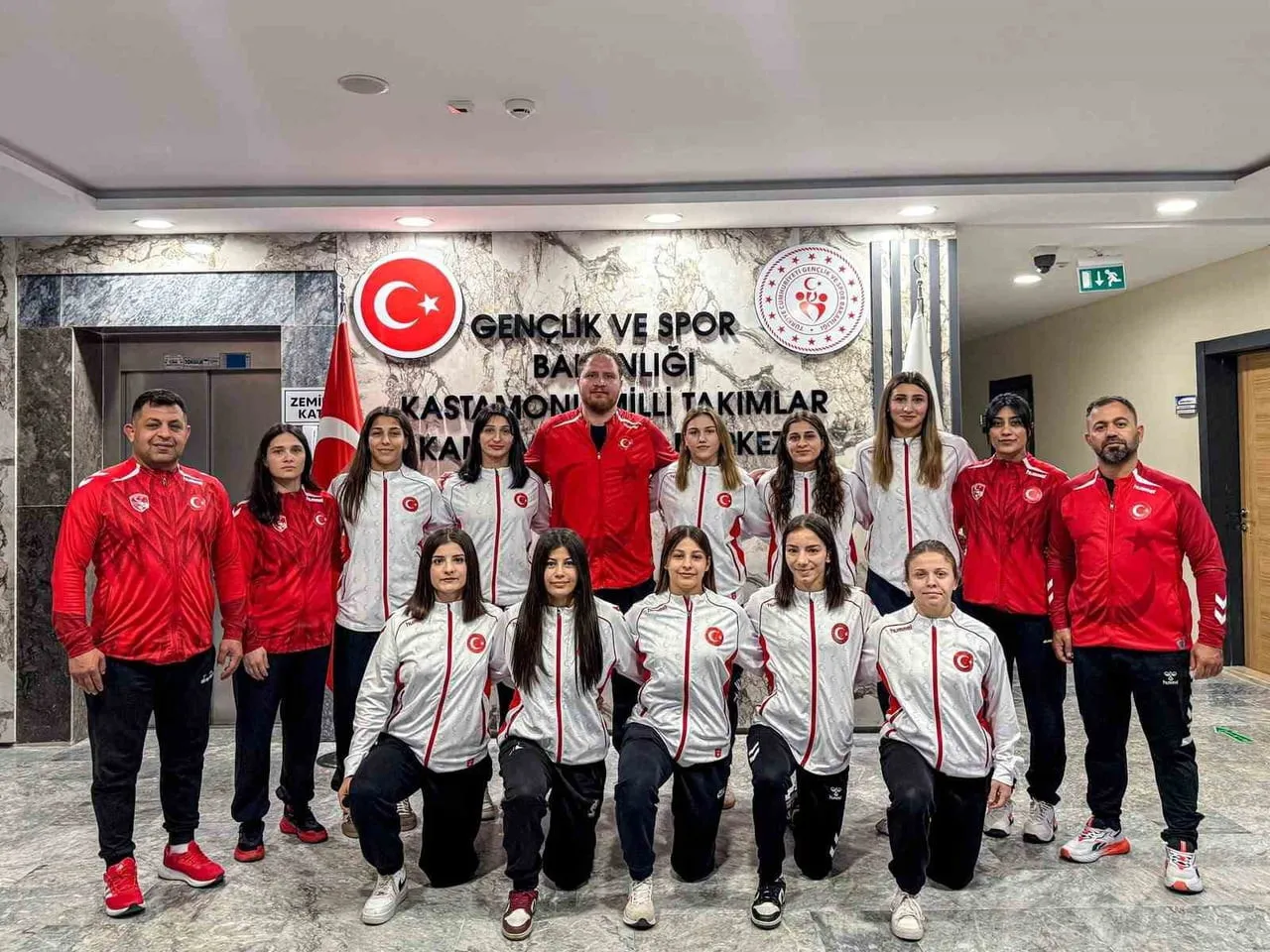 KUZEY MAKEDONYA'DA YARIN BAŞLAYACAK OLAN U20 AVRUPA GÜREŞ ŞAMPİYONASI'NA KATILACAK MİLLİ SPORCULAR...
