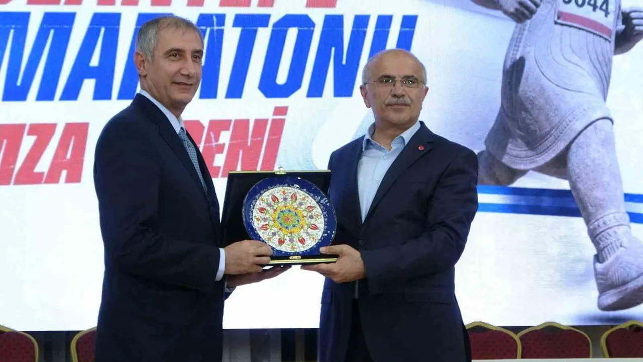 MALATYA BÜYÜKŞEHİR BELEDİYESİ EV SAHİPLİĞİNDE SPORDA VEFA GECESİ DÜZENLENDİ. GECEDE AYNI ZAMANDA...