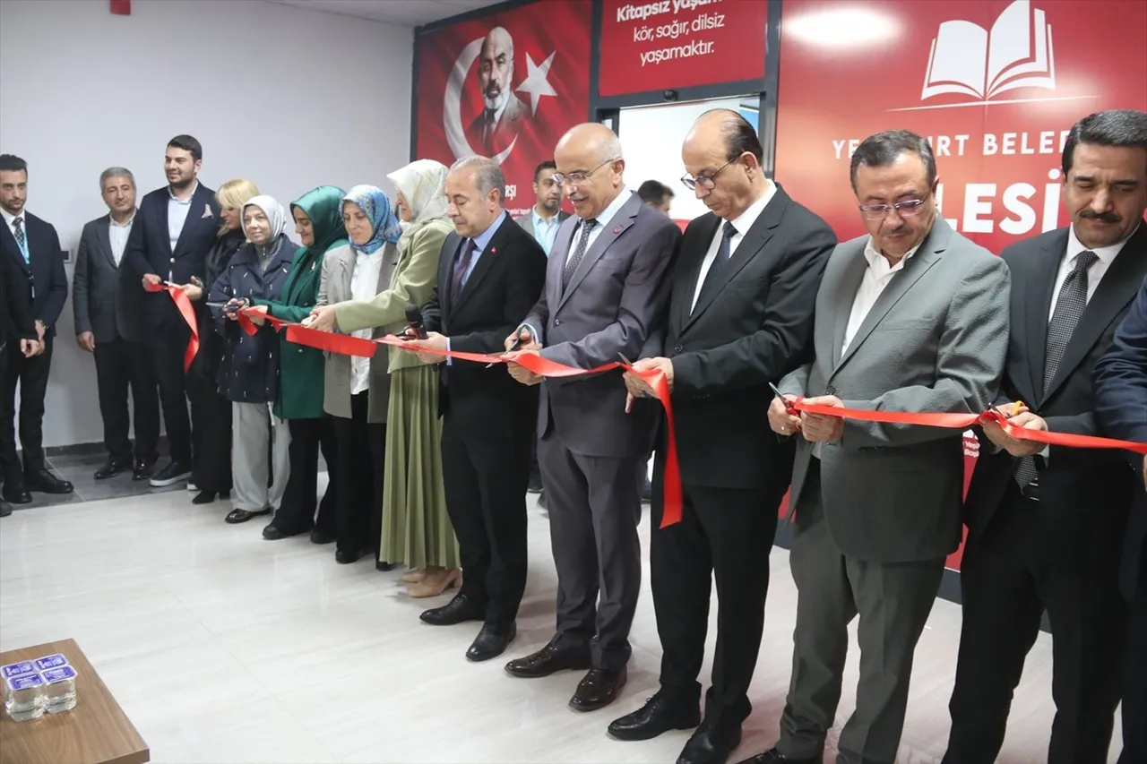 Malatya'da merkez Yeşilyurt Belediyesinin yaptırdığı 250 kişilik Çilesiz Kütüphanesi'nin açılışı...