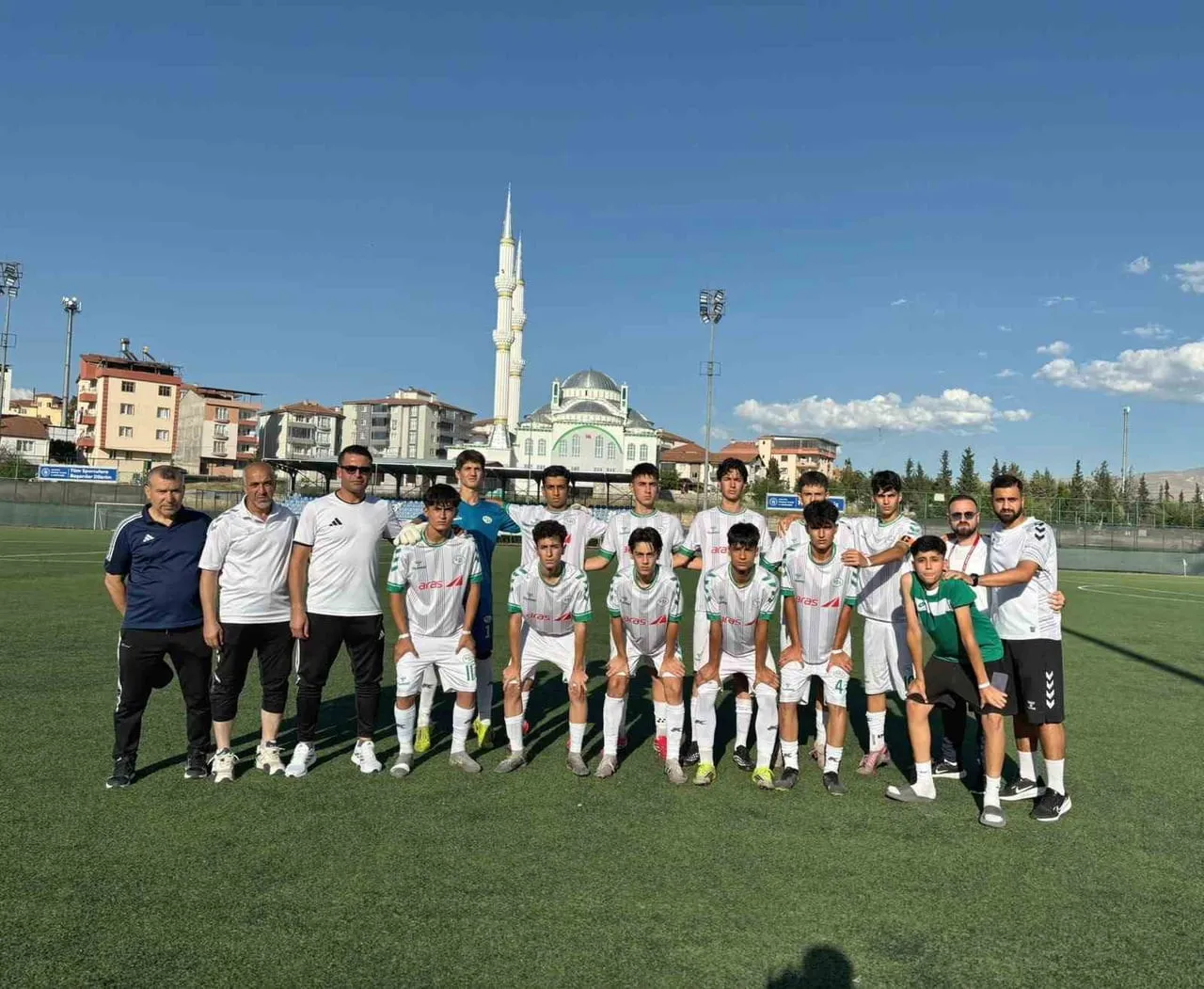 MALATYA’DA DÜZENLENEN U15 TÜRKİYE ŞAMPİYONASI İKİNCİ TUR MÜSABAKALARINDA RAKİPLERİNİ GERİDE...