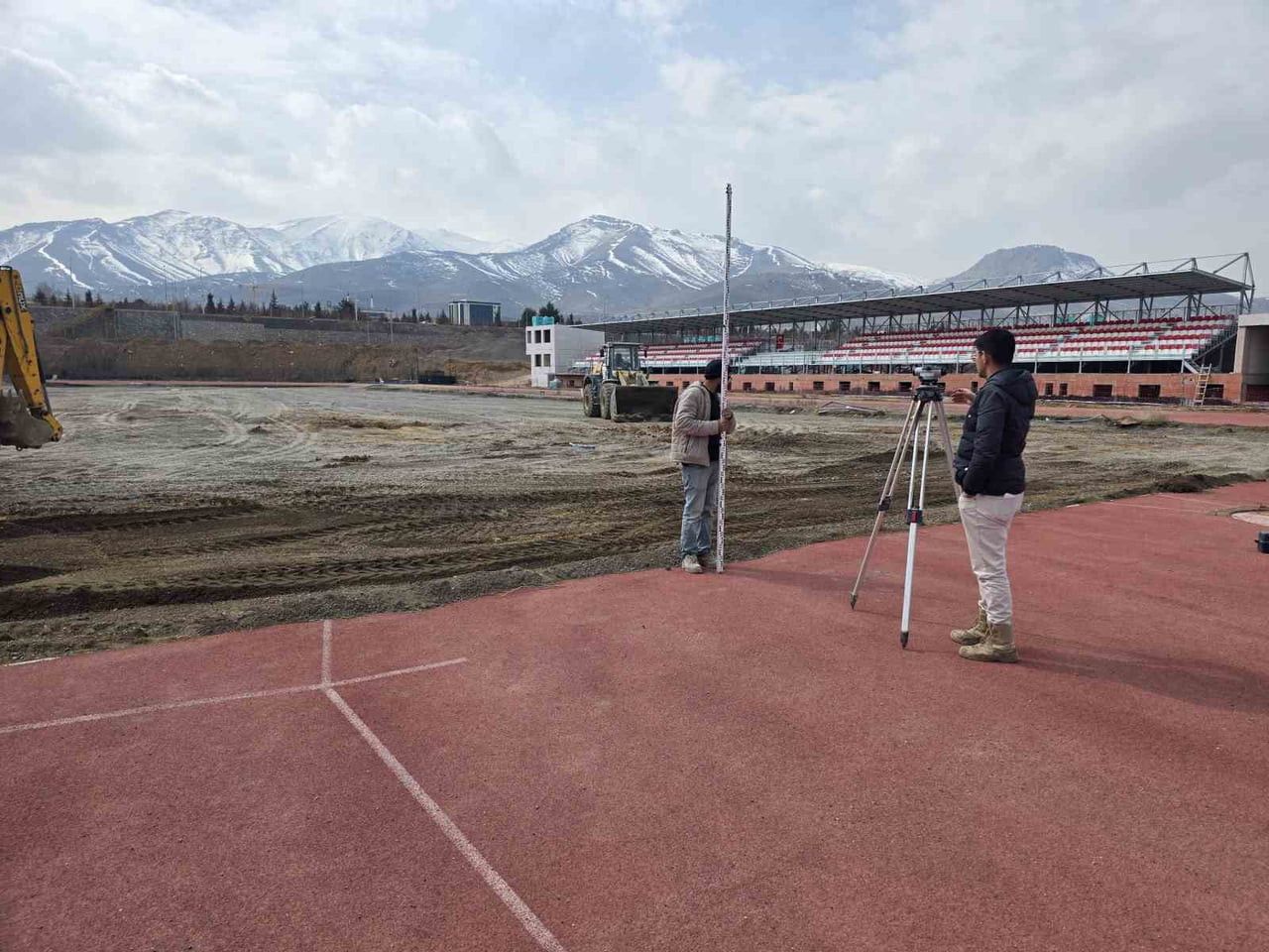 MALATYA’DA YAPIMI DEVAM EDEN YENİ ATLETİZM TESİSİ PROJESİNDE ÇALIŞMALAR TÜM HIZIYLA DEVAM...