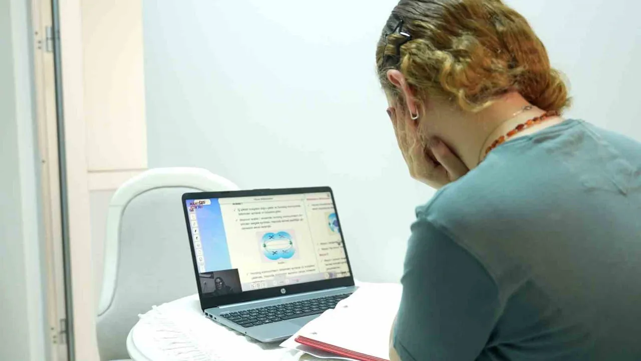 MANİSA BÜYÜKŞEHİR BELEDİYESİ, EĞİTİMDE FIRSAT EŞİTLİĞİ ANLAYIŞIYLA ÖĞRENCİLERİN YANINDA OLMAYA...