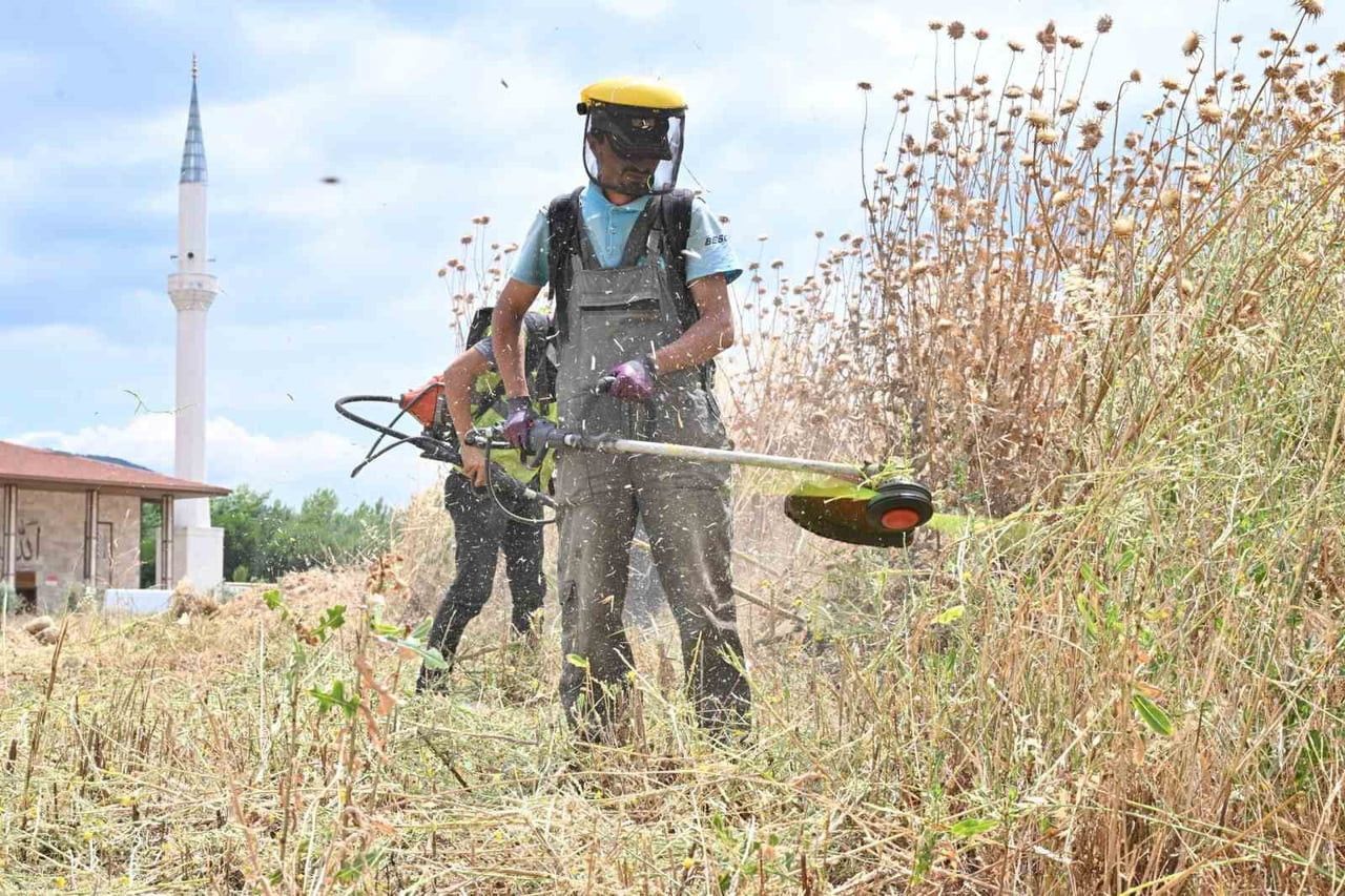 MANİSA BÜYÜKŞEHİR BELEDİYESİ, KENT ESTETİĞİNİ KORUMAK VE HALK SAĞLIĞINI TEHDİT EDEN UNSURLARI...
