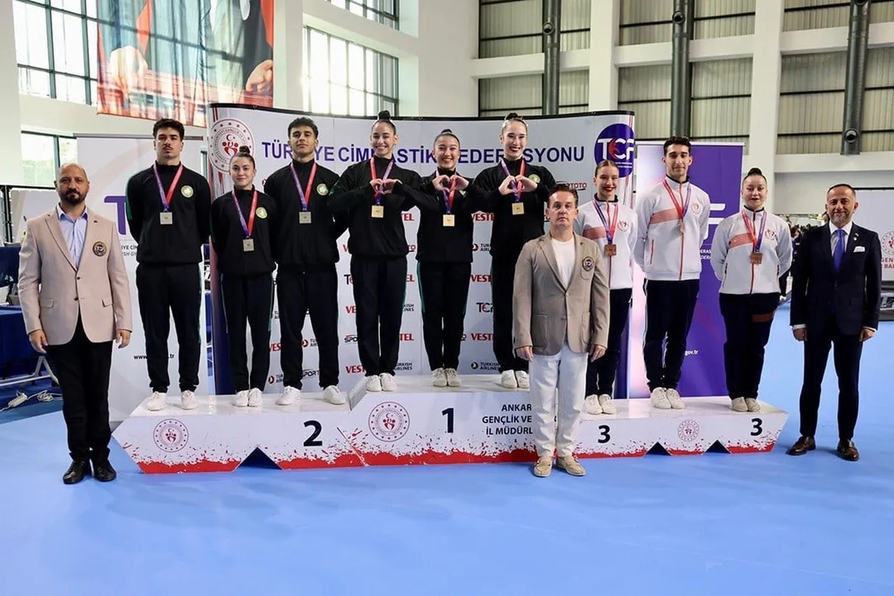 MANİSA CELAL BAYAR ÜNİVERSİTESİ SPOR KULÜBÜ SPORCULARI, ANKARA'DA DÜZENLENEN AEROBİK CİMNASTİK...