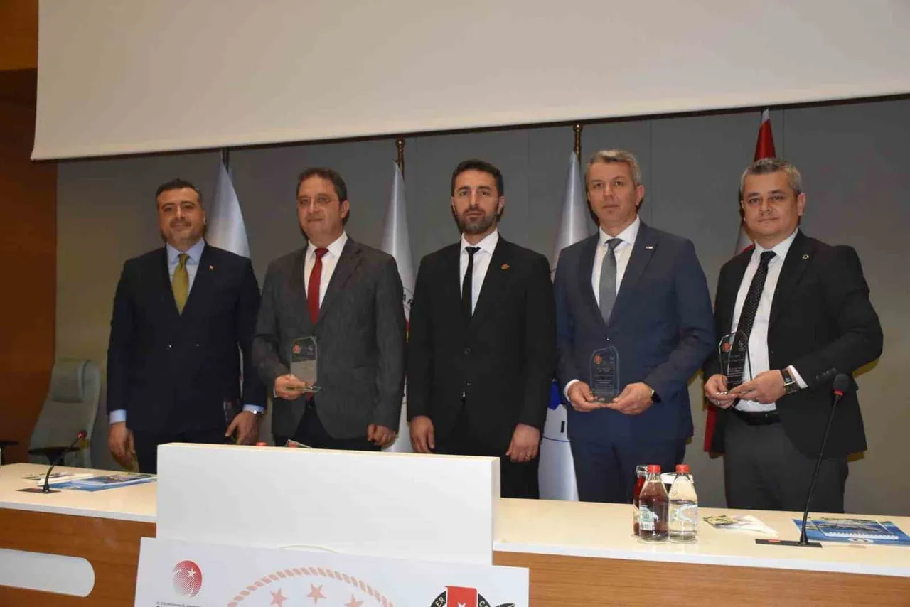 MANİSA GAZETECİLER CEMİYETİ TARAFINDAN YÜRÜTÜLEN MANİSA MEDYA AKADEMİSİ KAPSAMINDA DÜZENLENEN...