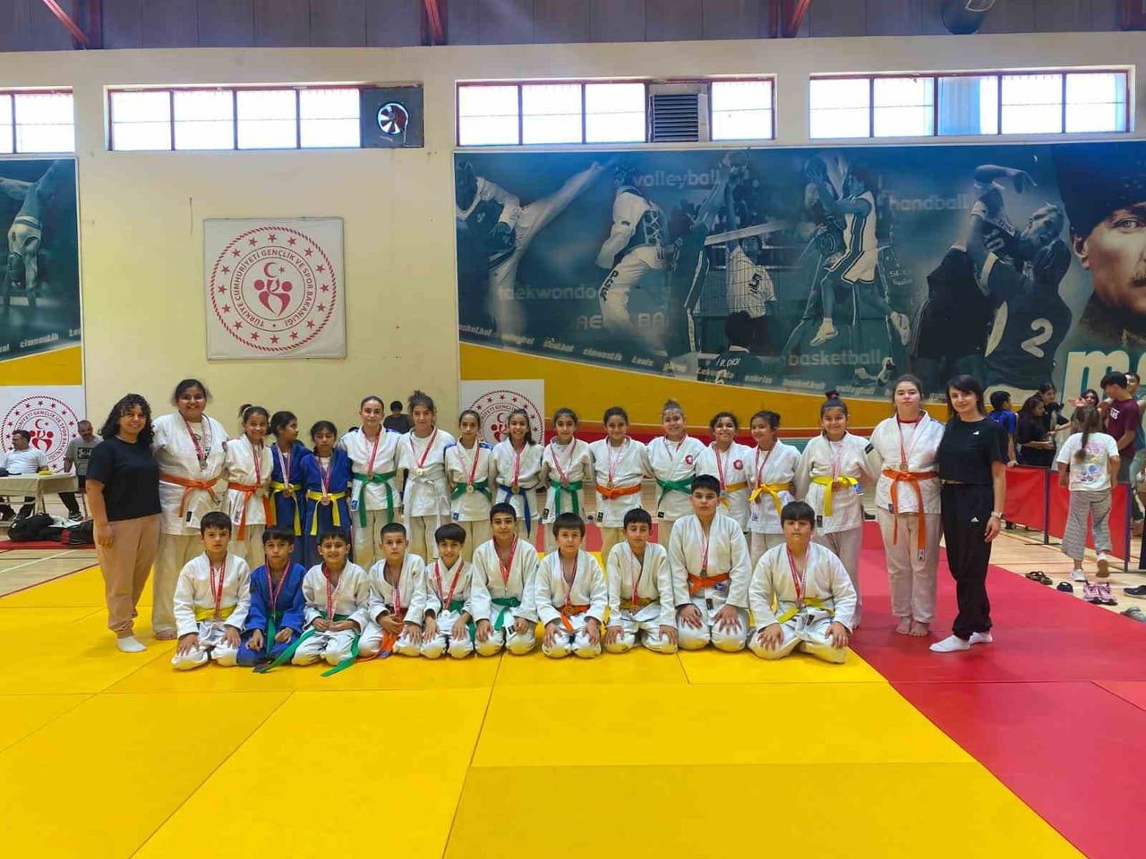 MANİSA'DA DÜZENLENEN SÜPER MİNİKLER JUDO İL SEÇMELERİNDE SALİHLİLİ SPORCULAR BÜYÜK BAŞARIYA İMZA...