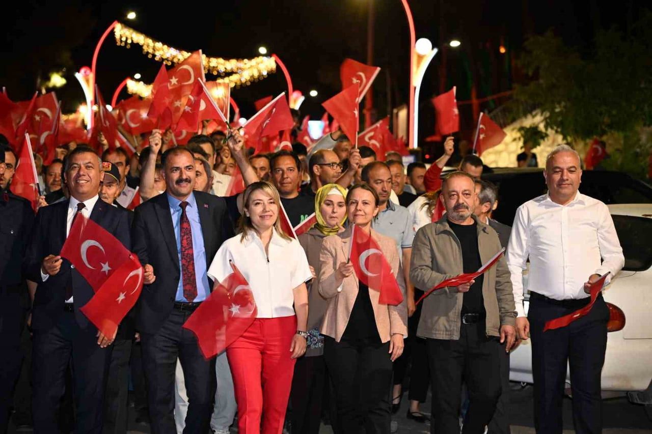 MANİSA'NIN DEMİRCİ İLÇESİNDE, 15 TEMMUZ DEMOKRASİ VE MİLLİ BİRLİK GÜNÜ DOLAYISIYLA BİR DİZİ ANMA...