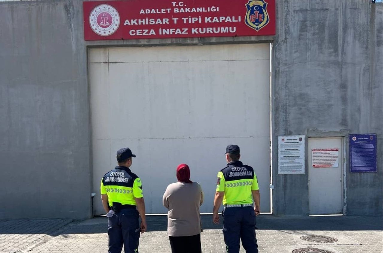 MANİSA'NIN KIRKAĞAÇ İLÇESİNDEKİ OTOYOL GİŞELERİNDE JANDARMA EKİPLERİNCE GERÇEKLEŞTİRİLEN...