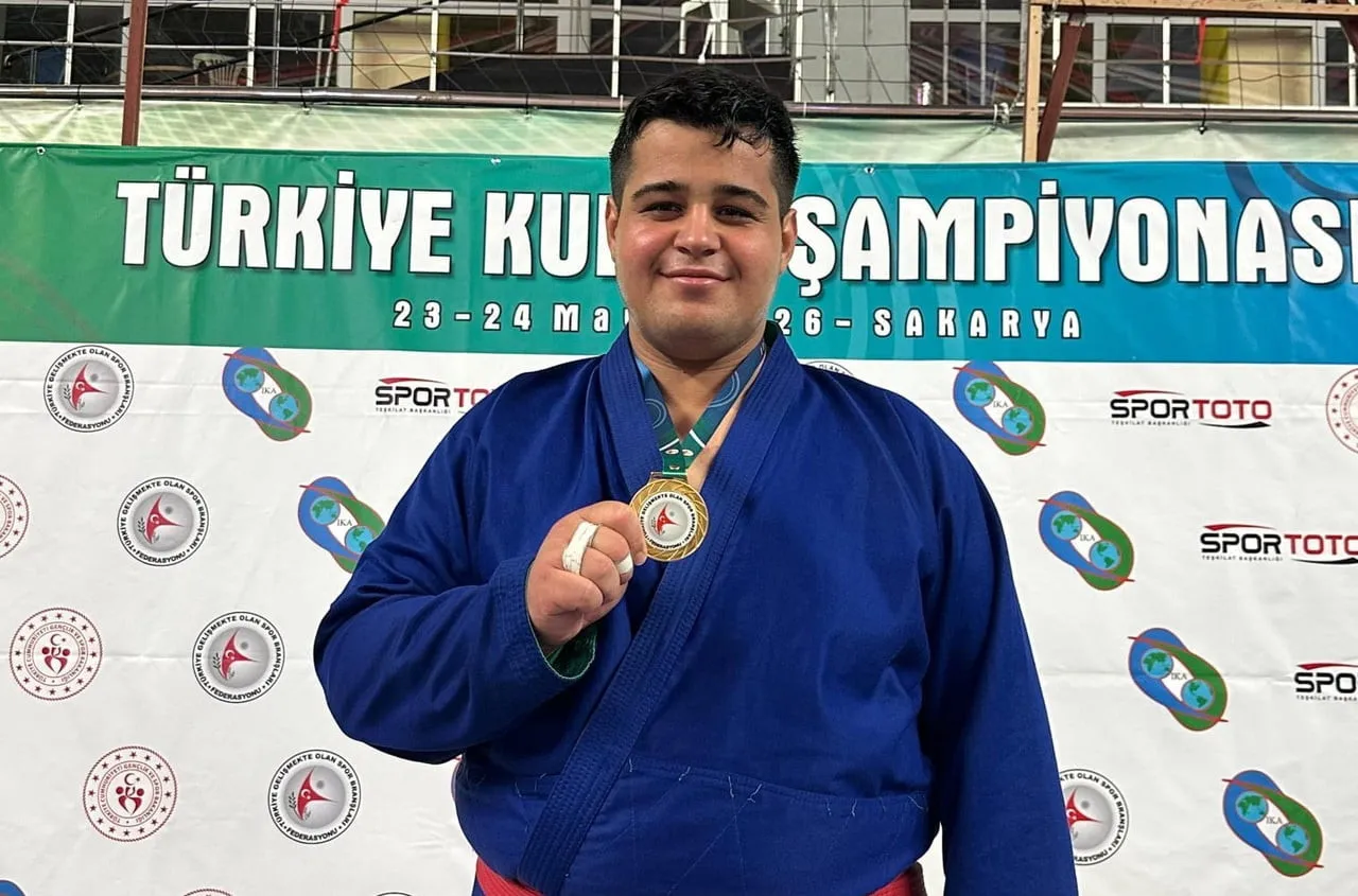 MANİSA’NIN SALİHLİ İLÇESİNİN BAŞARILI SPORCUSU MEHMET EMİN ÇOLAKÇİVİ, SAKARYA’DA DÜZENLENEN KURAŞ...